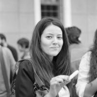 Pelin_Akil_19