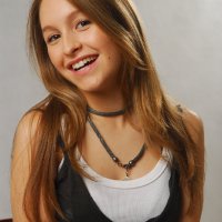 Carla Diaz_5