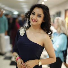 Madirakshi_Mundle_25