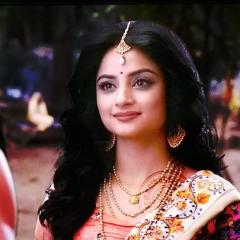 Madirakshi_Mundle_26
