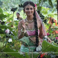 Mouni Roy_37