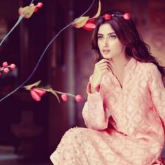 Sajal_Ali_32