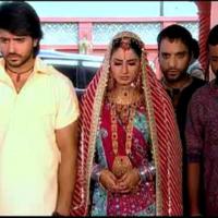Gunahon Ka Devta_10