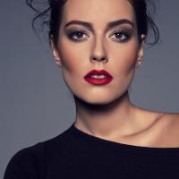 Pelin_Akil_10