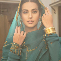 Iqra Aziz13