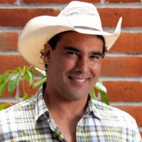 Eduardo Yanez11